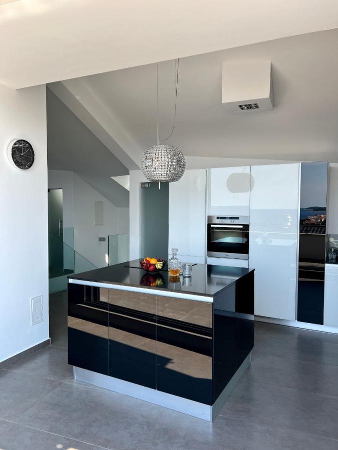 Luxury Laurus Penthouse With Awesome Sea View Apartamento Primošten Exterior foto