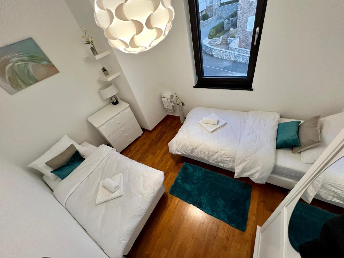 Luxury Laurus Penthouse With Awesome Sea View Apartamento Primošten Exterior foto